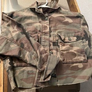 Abercrombie cropped camo jacket